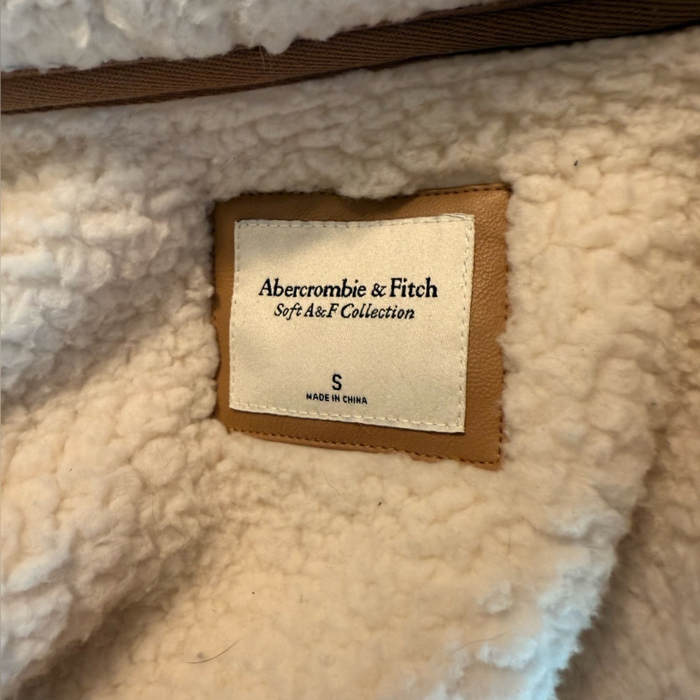 Abercrombie & Fitch Full Zip Fleece w Leather Detail - Picture 5 of 5